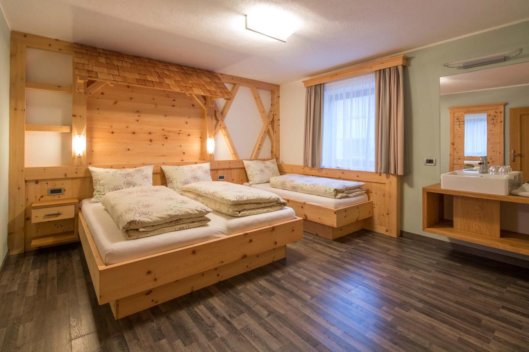 Alpin Apartments Colfosco Room photo