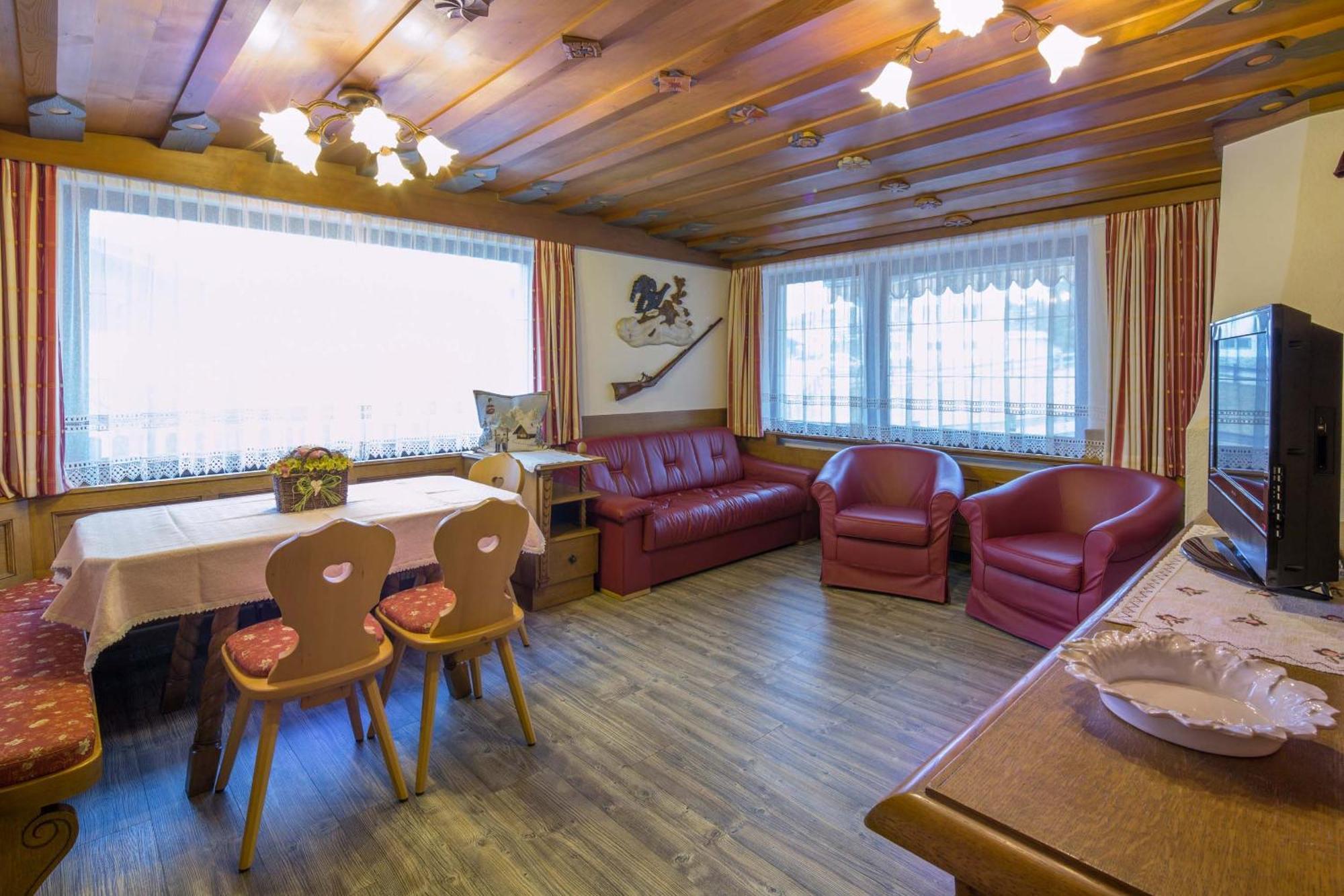 Alpin Apartments Colfosco Room photo