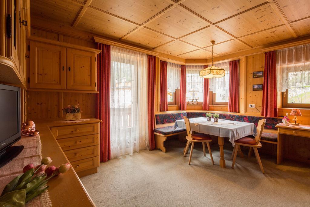 Alpin Apartments Colfosco Room photo